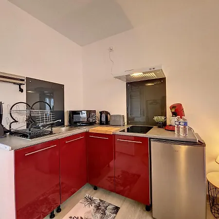 Joli Le Rosa Bonheur, Proche De La Gare