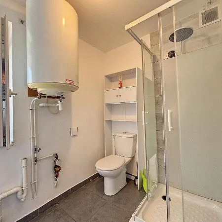 Joli Le Rosa Bonheur, Proche De La Gare