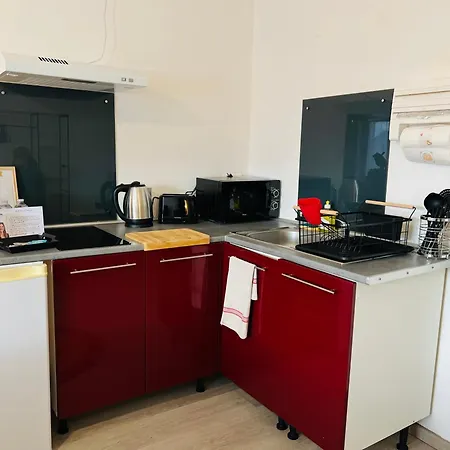 Joli Le Rosa Bonheur, Proche De La Gare