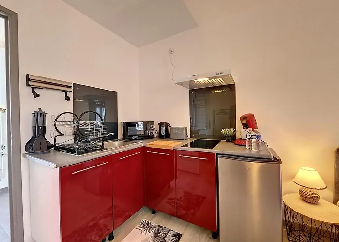 Joli Le Rosa Bonheur, Proche De La Gare