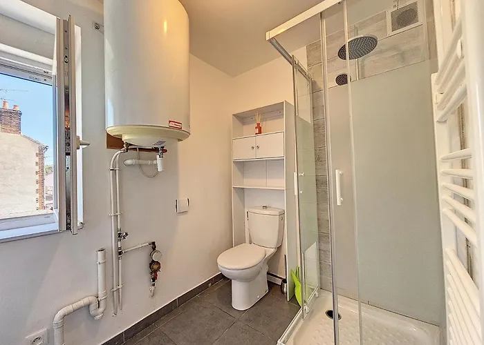 Joli Le Rosa Bonheur, Proche De La Gare